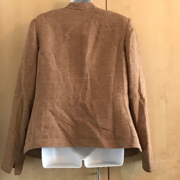 Pretty linen blend blazer by Valerie Stevens - Picture 2 of 5