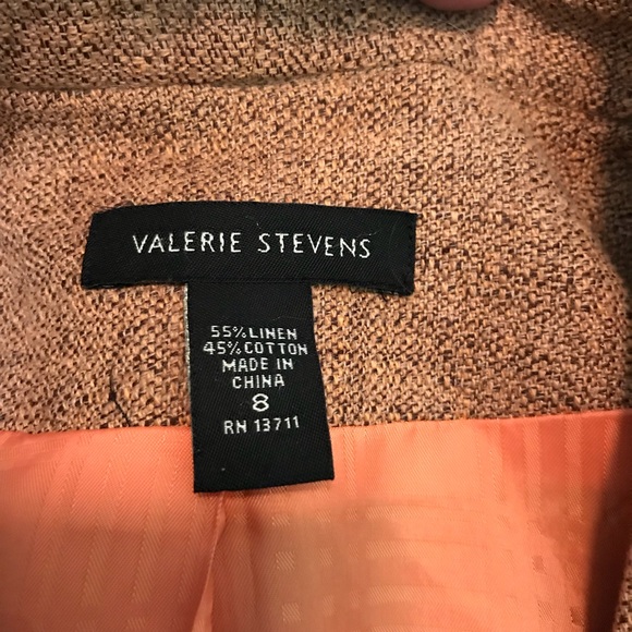 Pretty linen blend blazer by Valerie Stevens - Picture 3 of 5