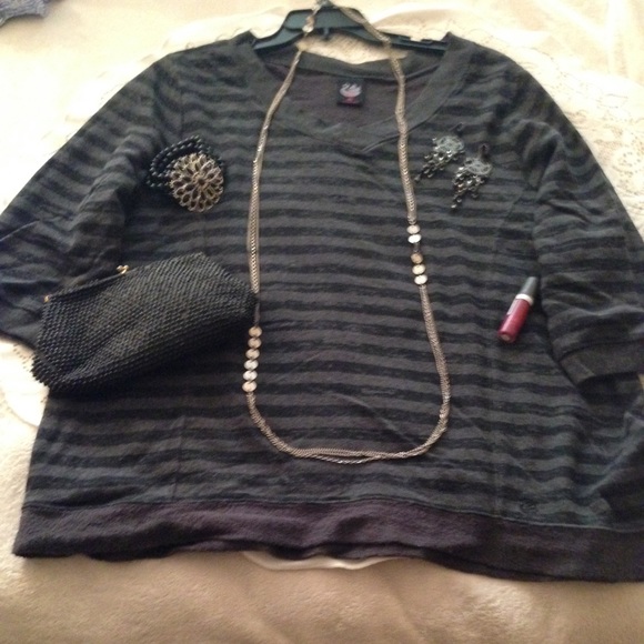 💞HP 10/2017 & 11/2017 PLUS STRIPED PULLOVER💞 - Picture 1 of 6