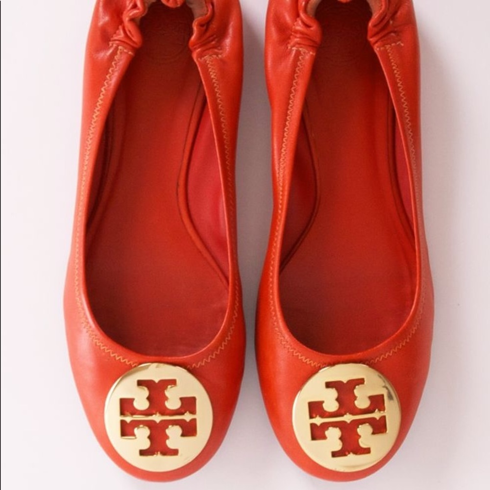LIKE NEW red Tory Butch flats