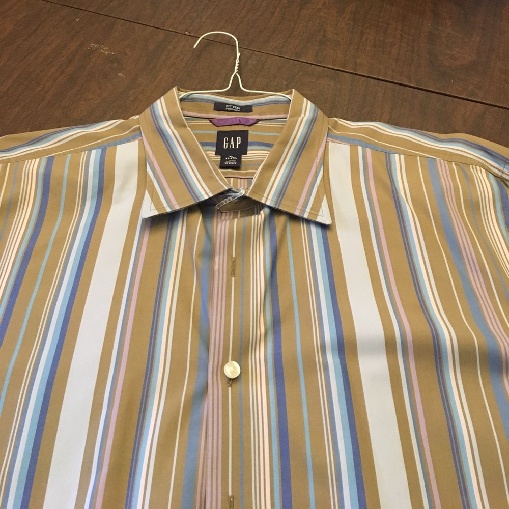 GAP long sleeve button down. like new condition.