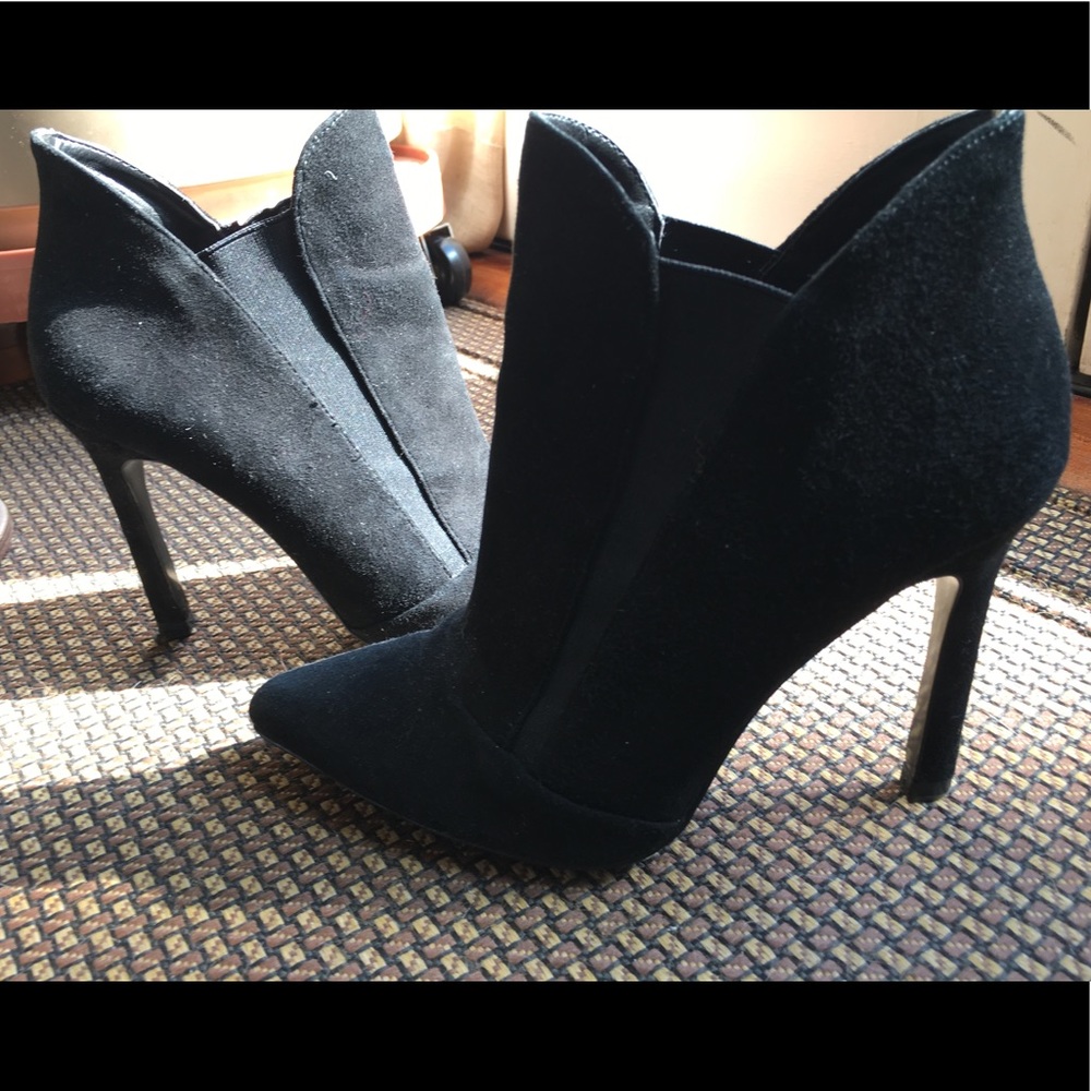 Zara Woman black suede ankle boots..stiletto heels