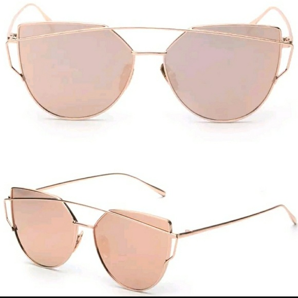 Red oversized mirrored Cat Eye Sunglasses - Picture 4 of 5