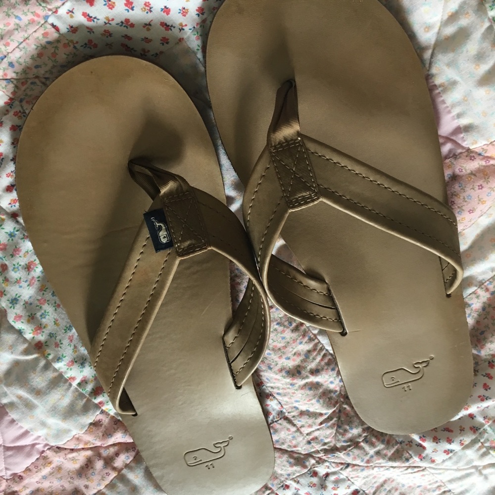 Mens vineyard Vines flip flops