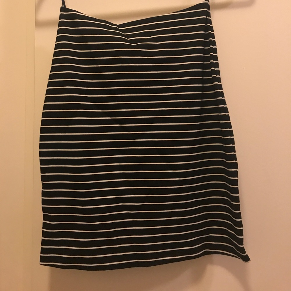 Black and white bodycon pencil skirt - must go