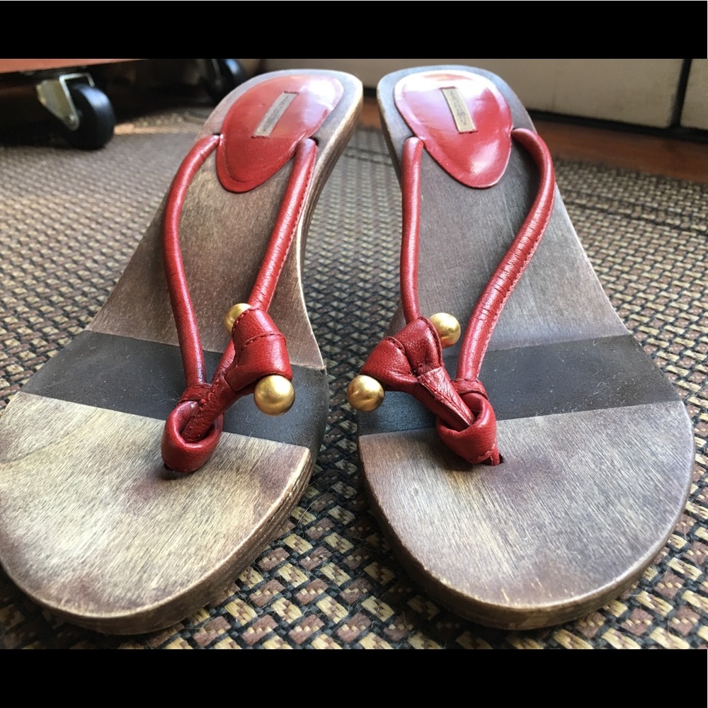 Maxstudio thong sandals with kitten heels red gold