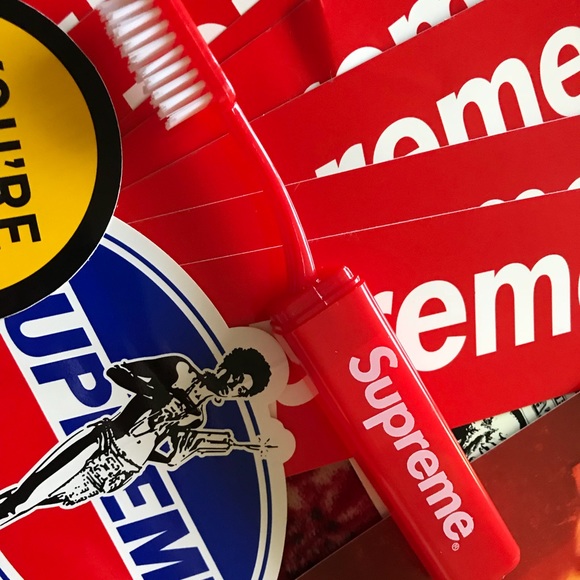 Supreme - Picture 2 of 4