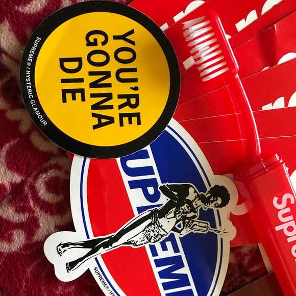 Supreme - Picture 3 of 4