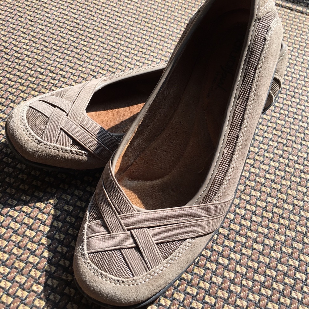 Naturalsoul by Naturalizer tan leather flats