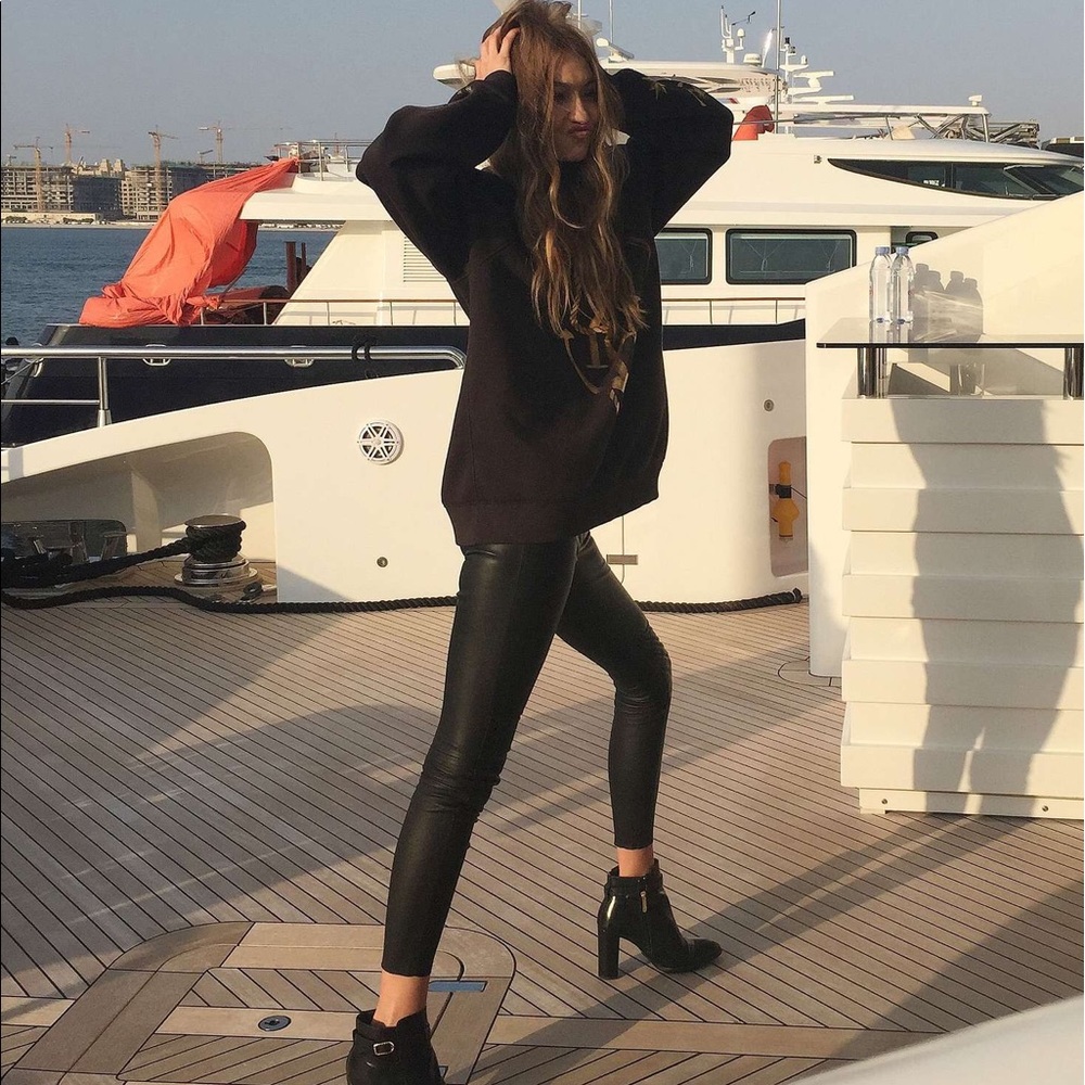 Meet your Posher, Theodora