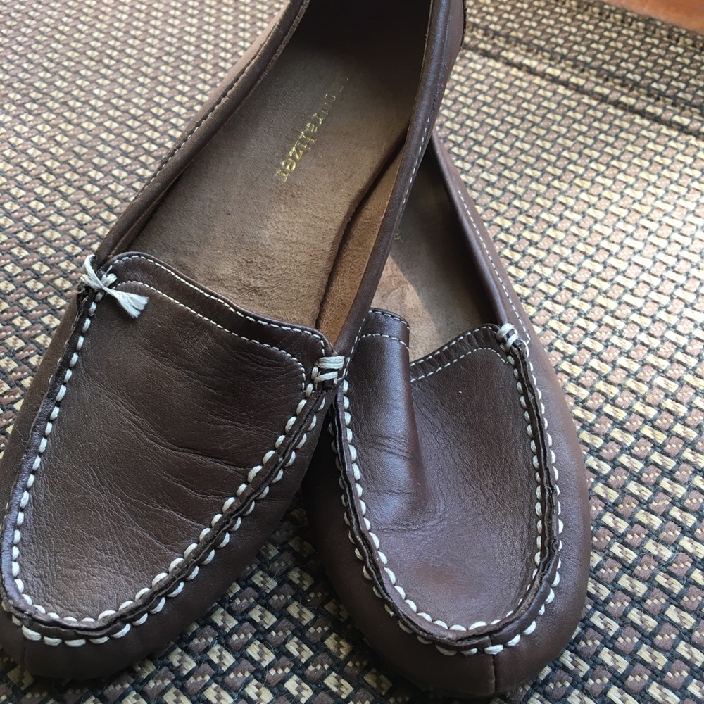 Naturalizer brown loafers