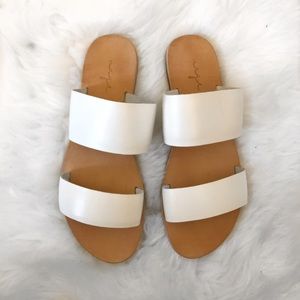 Urge Kora Leather Sandal