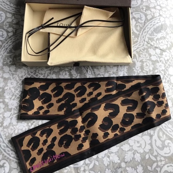 💯 Authentic Louis Vuitton Leopard Silk Bandeau - Picture 1 of 7