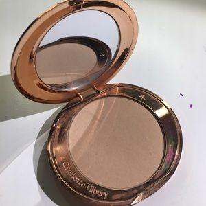Charlotte Tilbury airbrush powder - medium