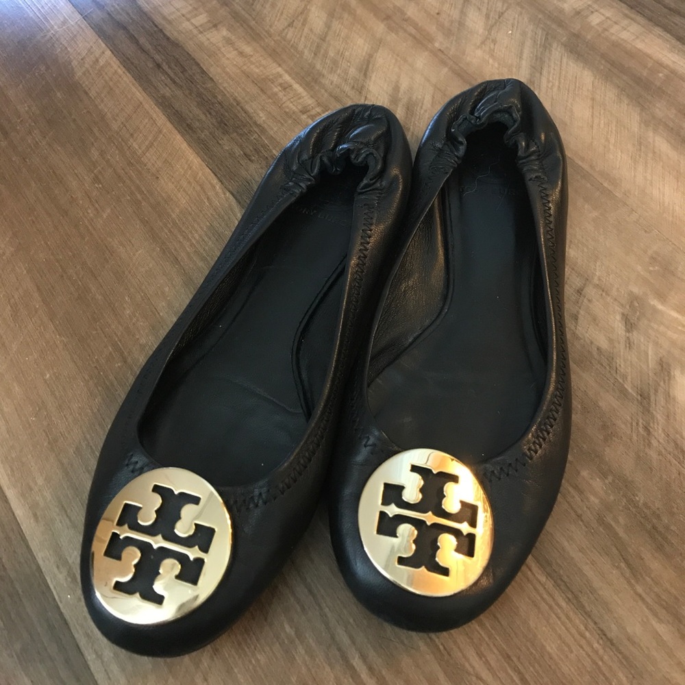 TORY BURCH leather flats with gold emblem