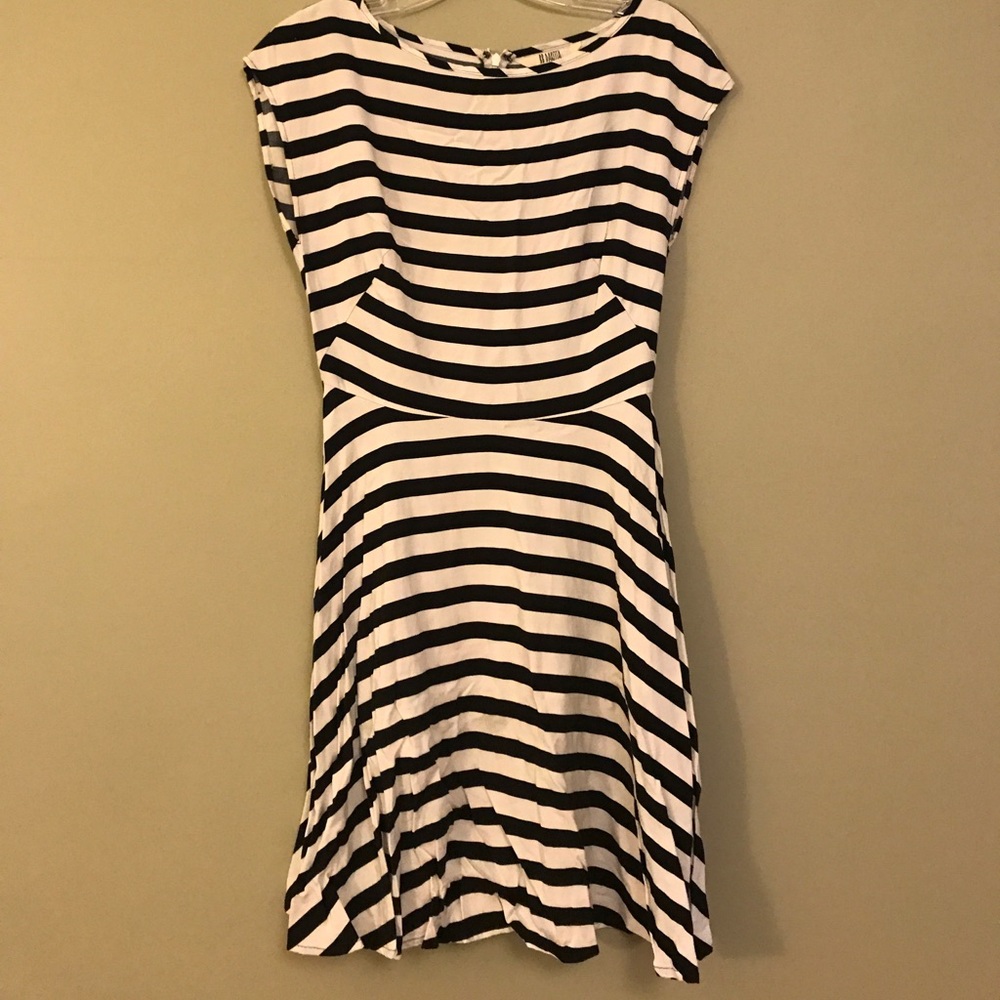 MUST GO - BB Dakota dress