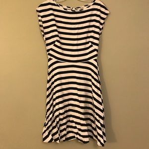 MUST GO - BB Dakota dress
