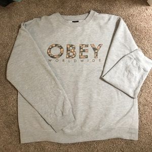 Obey grey crewneck (used) washed 2x