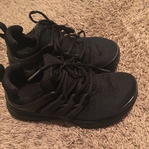 Preschool size 2 Nike prestos
