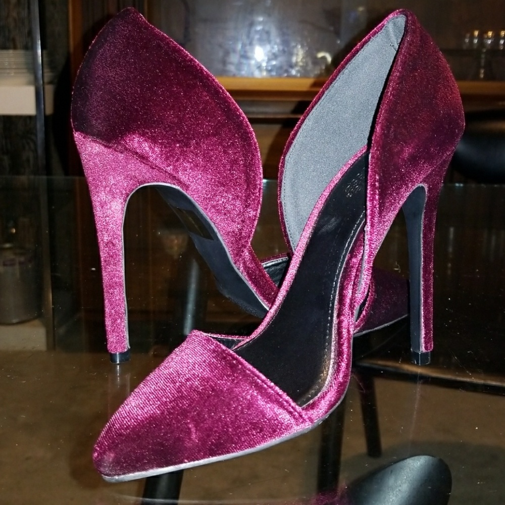Burgundy velvet pumps
