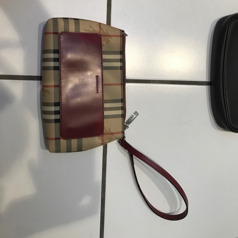 BEST OFFER Burberry logo wristlets