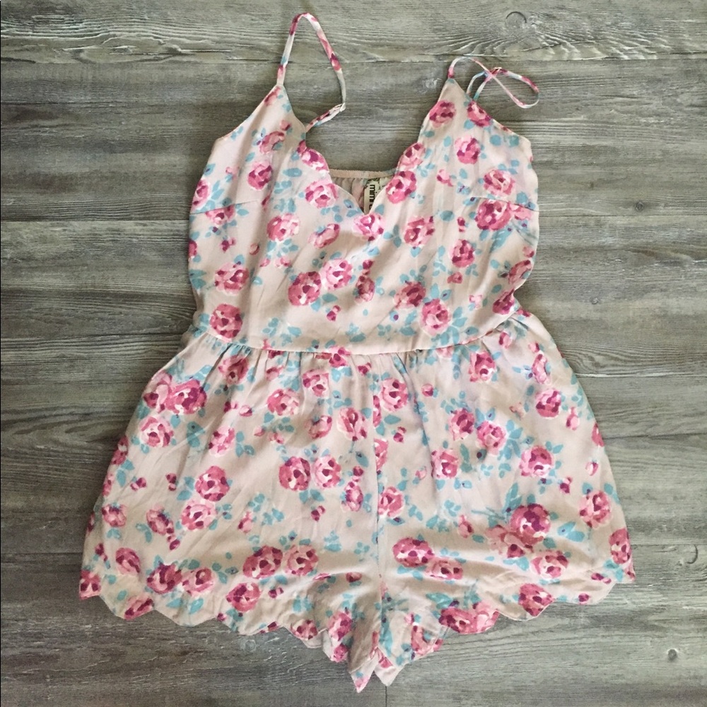 Flowy Scalloped Hem Floral Romper with Pockets