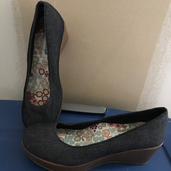 Woman's "American eagle" denim shoes- -size 51/2 - Picture 1 of 2