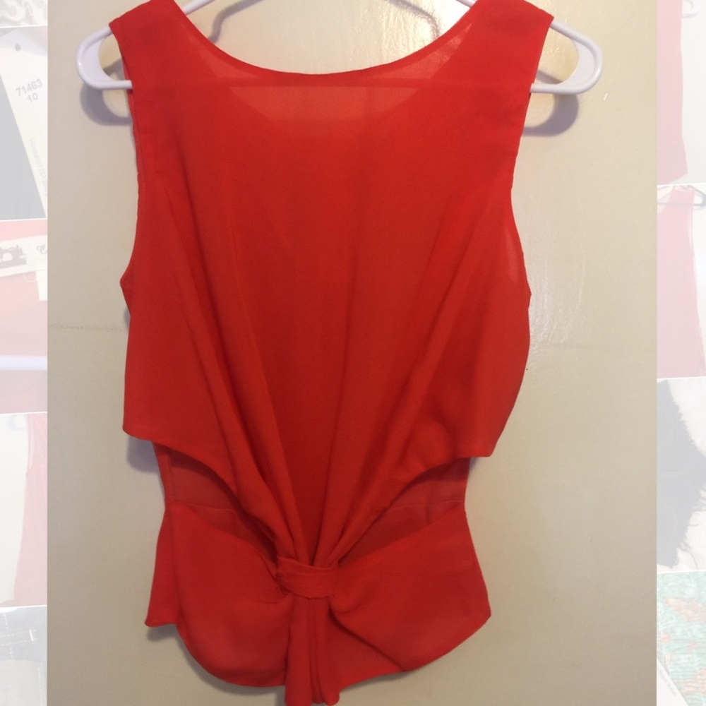 Sleeveless chiffon cut-out shirt