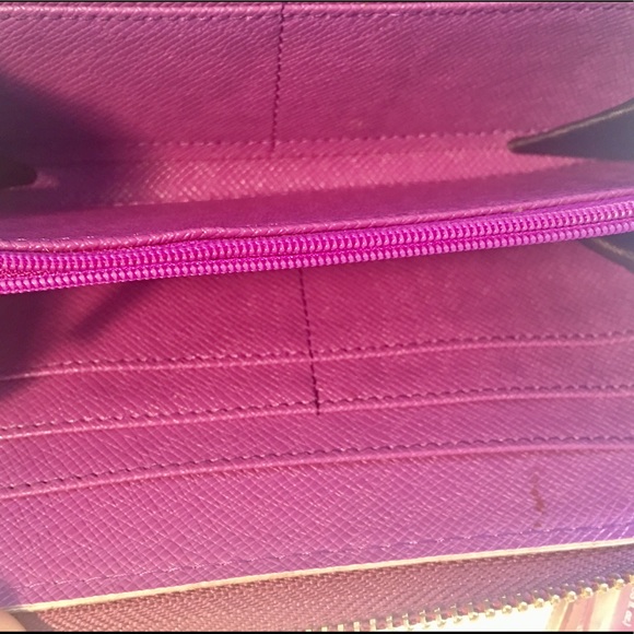 PURPLE PATENT LEATHER WRISTLET - Picture 2 of 2