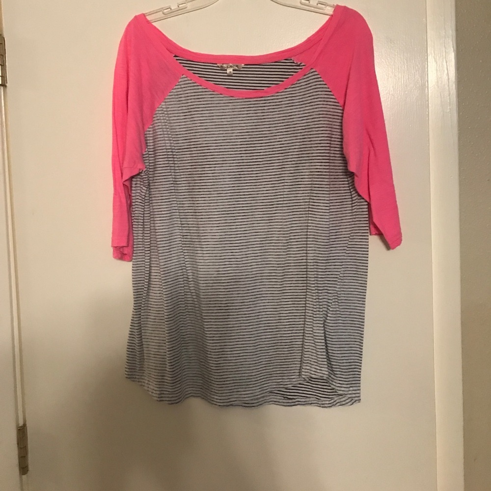 Really nice 3/4 sleeve shirt.