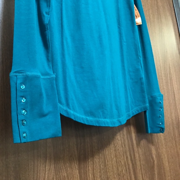 Outback top - Picture 2 of 2