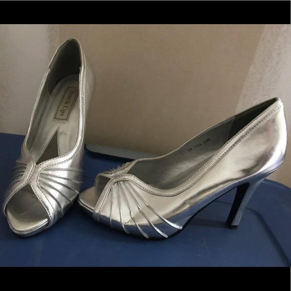 Woman's silver dress heels- worn once- size 5 - Picture 1 of 2