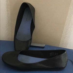 Woman's black flats- size 5- gently worn