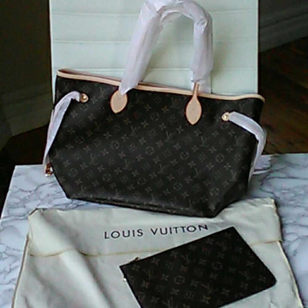 LOUIS VUITTON Neverfull