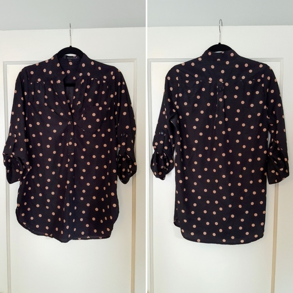 [Sold Local] - "Hosting for the Weekend" Tunic - Picture 1 of 3