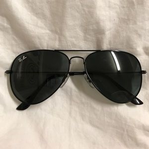 Black ray ban aviators