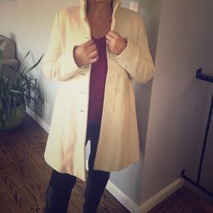 Trendy off white coat