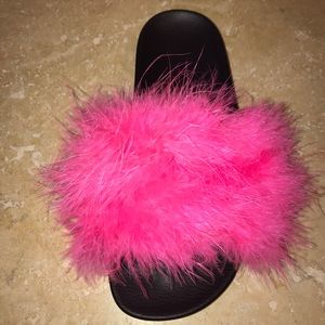 PINK feather fur slides/ sandals 💓SUPER CUTE💓