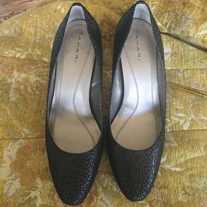 Tahari shoes