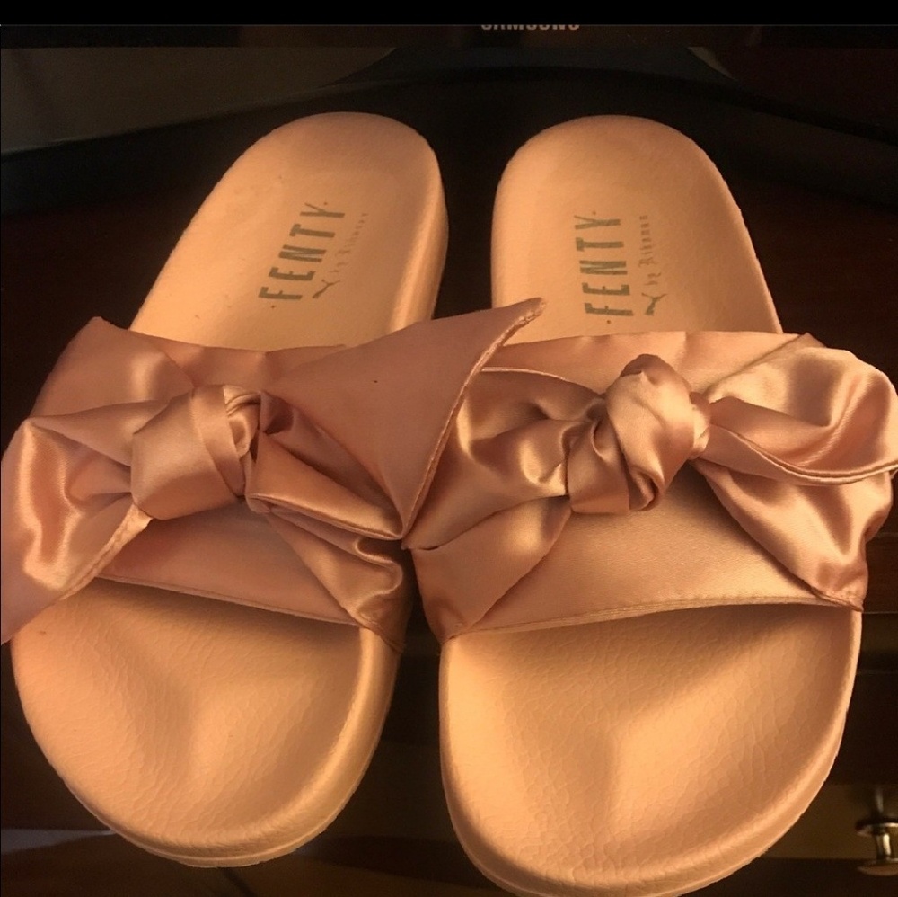 Fenty Bow Slides