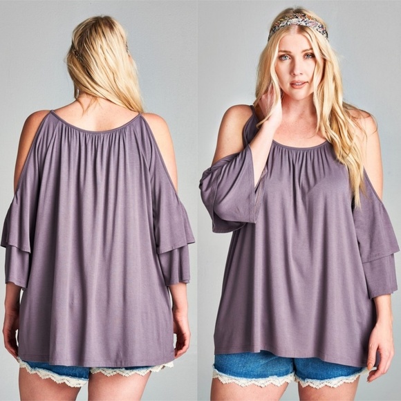 ❌SOLD OUT❌ Plus Cold Shoulder Ruffled Top - Picture 4 of 5