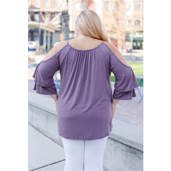 ❌SOLD OUT❌ Plus Cold Shoulder Ruffled Top - Picture 3 of 5