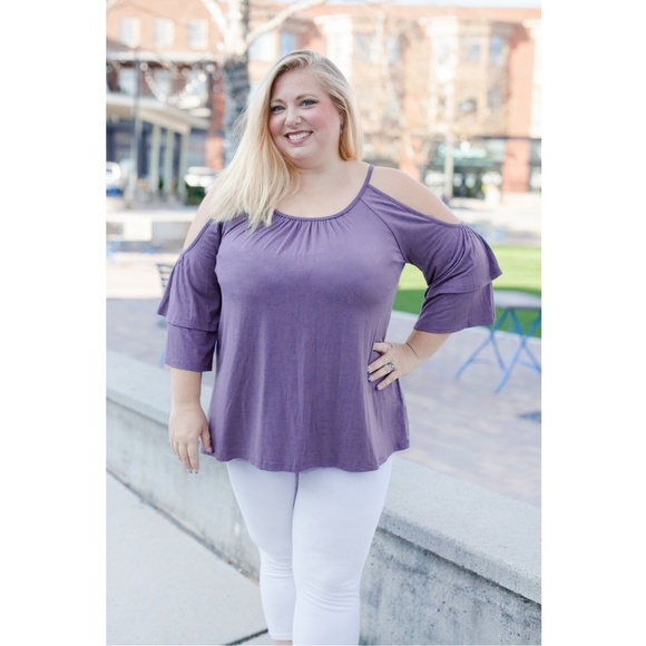 ❌SOLD OUT❌ Plus Cold Shoulder Ruffled Top - Picture 2 of 5