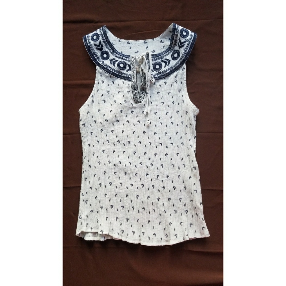 Anthropologie e hanger m top tie in front