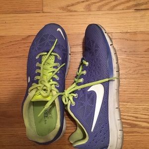 Size 9 used Nike women's shoes