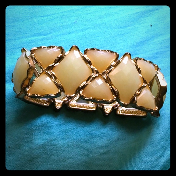 Stretchy Cuff bracelet - Picture 1 of 3