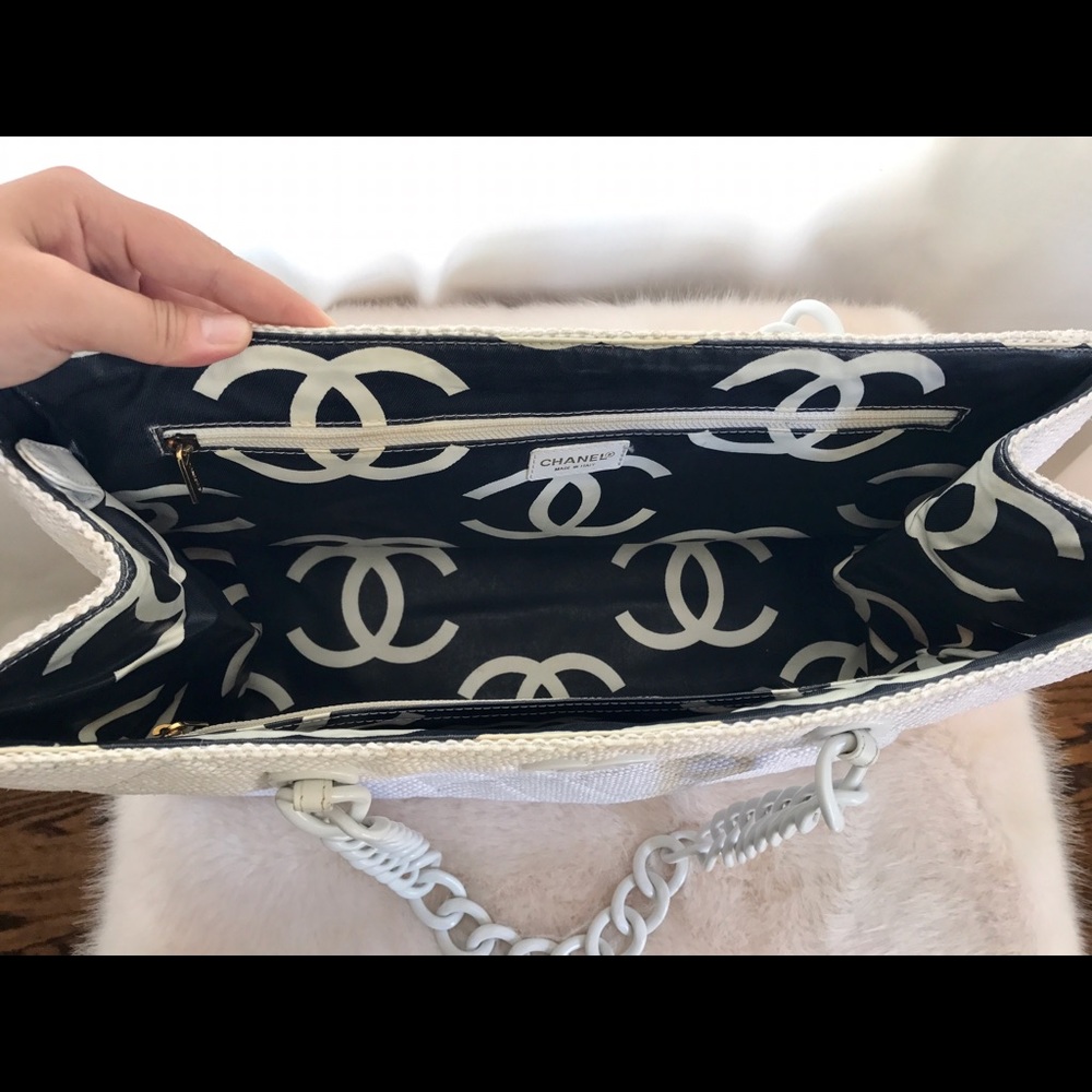 Cream Chanel Handbag - Picture 5 of 8