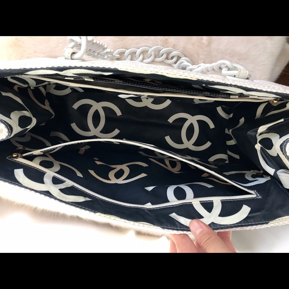 Cream Chanel Handbag - Picture 7 of 8