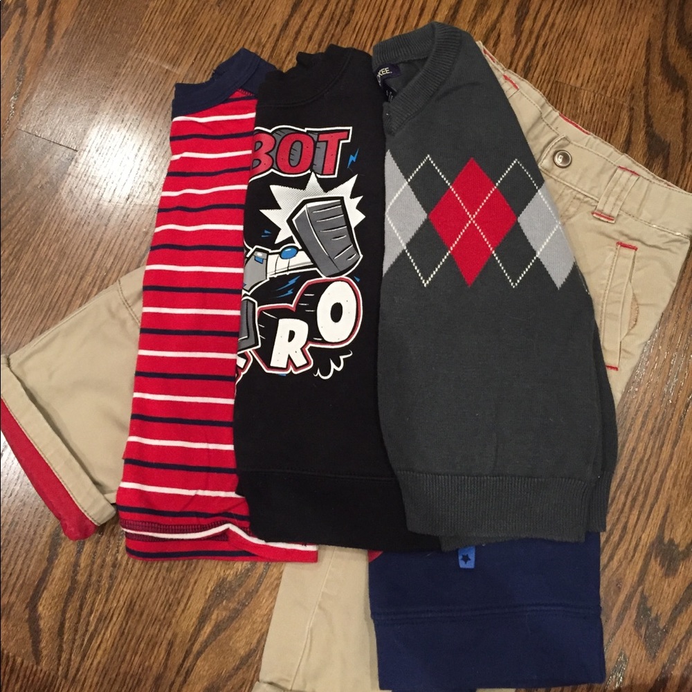 Boys 2T bundle. 4 shirts 1 pair of pants