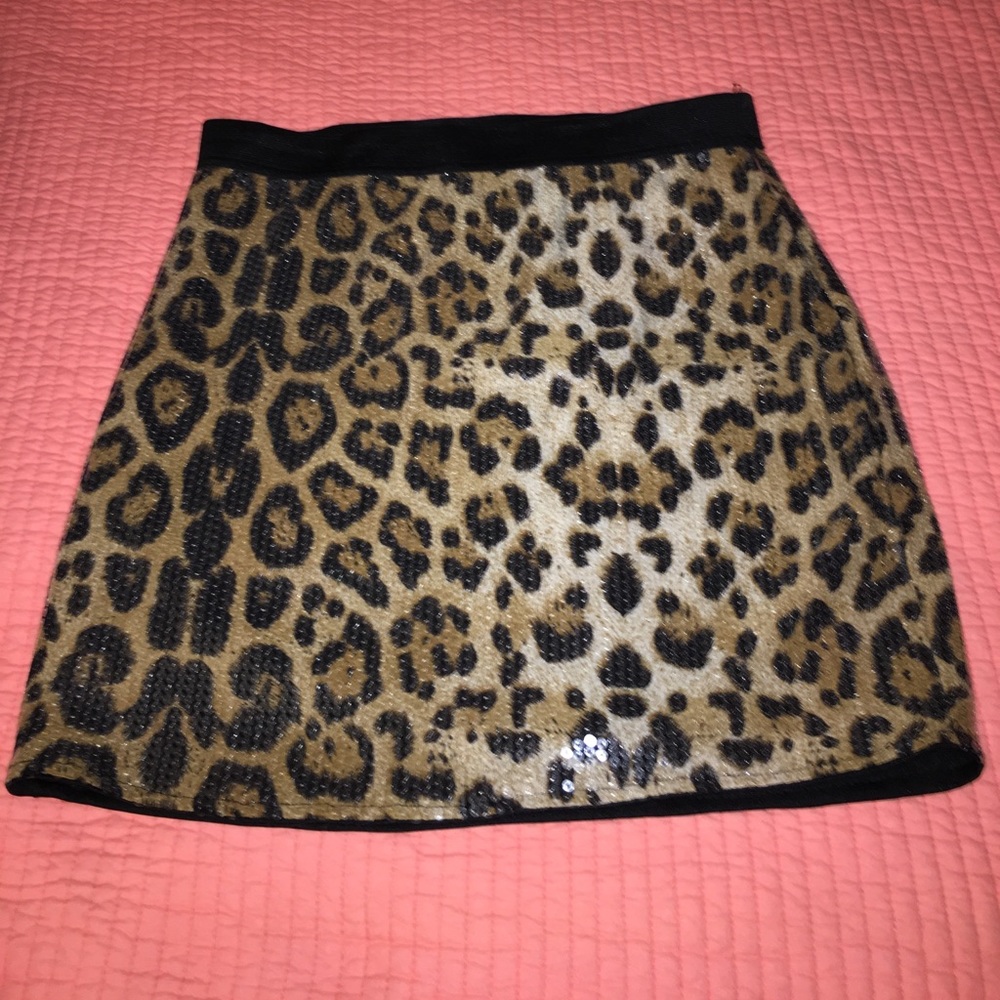 🐆 NWOT Sequin leopard mini skirt